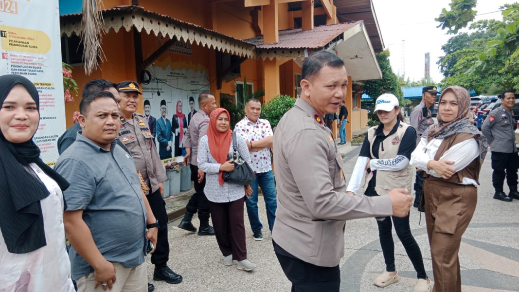 Relawan Paslon 01 Serbu Bawaslu Pekanbaru, Dugaan Kecurangan Pilkada Dilaporkan