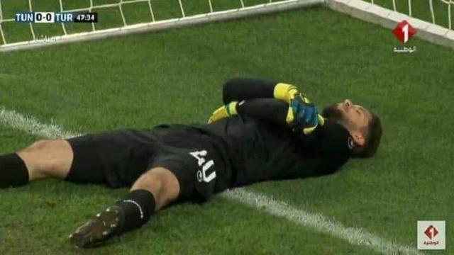 Demi Berbuka Puasa, Kiper Kesebelasan Tunisia Pura-Pura Cedera