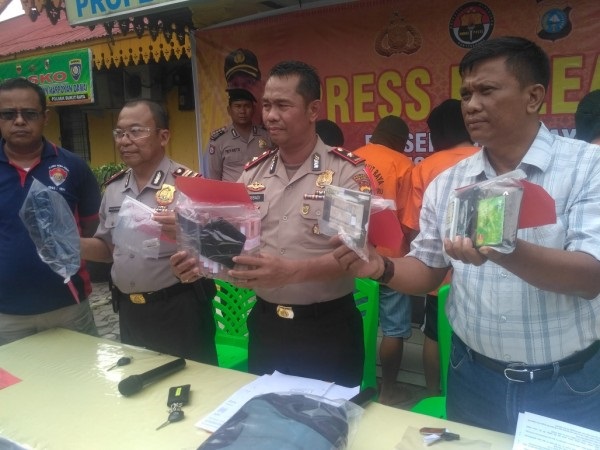 Ditangkap Saat Beraksi, Dua Pelaku Pencurian Bermodus Gembos Ban Meringkuk di Sel