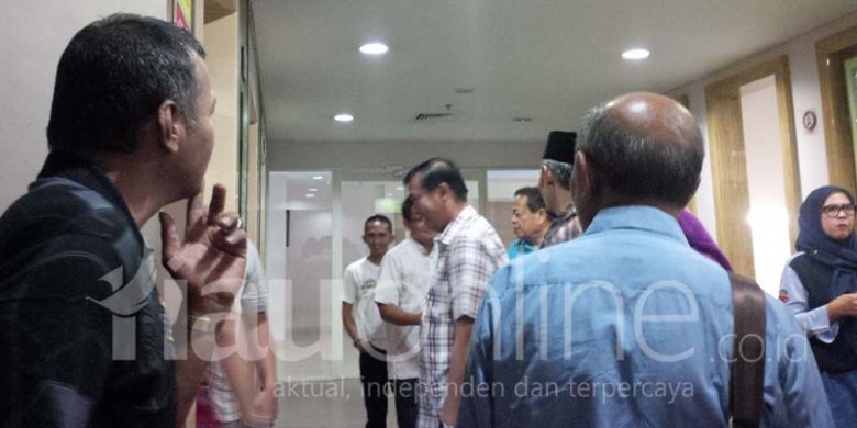 Begitu Dapat Kabar, Firdaus - Ayat Langsung Menjenguk