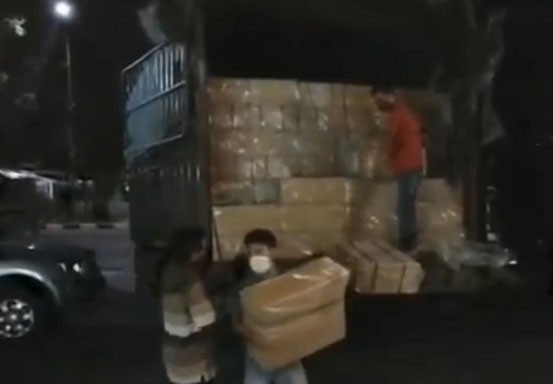 Sopir Ngaku Bawa Makanan Ringan, Ternyata Truk Fuso Ini Berisi Ratusan Dus Rokok Ilegal