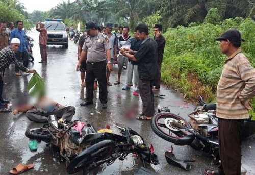 2 Sepeda Motor 'Laga Kambing' di Rohil, 1 Tewas Ditempat dan Seorang Lainnya Kritis