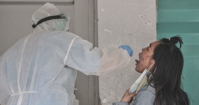 Jokowi Perintahkan Harga PCR Diturunkan Jadi Rp300 Ribu, Berlaku 3x24 Jam