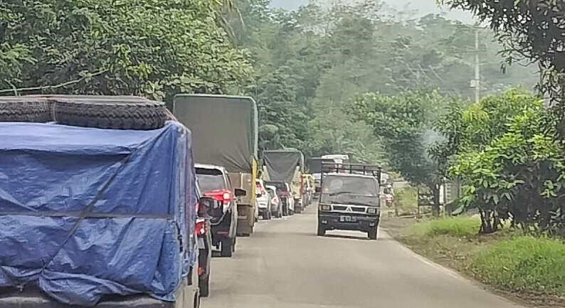 6 Jam Terjebak! Pengendara Keluhkan Pungutan Liar di Jalur Lintas Sumbar-Riau