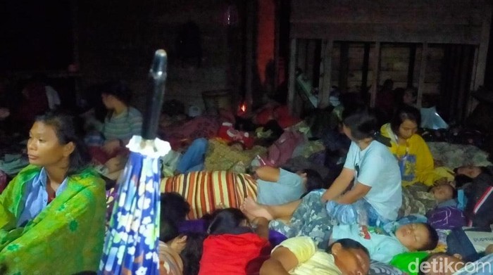 2 Rumah Rusak 8.137 Jiwa Masih Mengungsi Akibat Gempa M 6,9 Mentawai