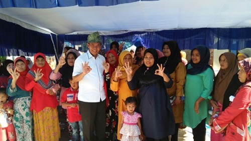 Ini Jawaban Firdaus Saat Ditanya Pedagang di Kampar Kalau Ekonomi Lesu dan Banyak Pengangguran