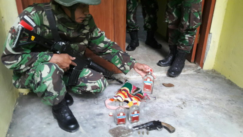 TNI Amankan Ganja, Pistol & Amunisi di Rumah Dinas Kehutanan Keerom, Papua