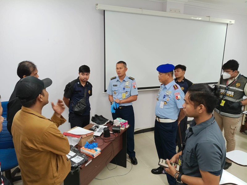 Penyelundupan 101 Gram Sabu dan 100 Pil Ekstasi Gagal di Bandara SSK II Pekanbaru