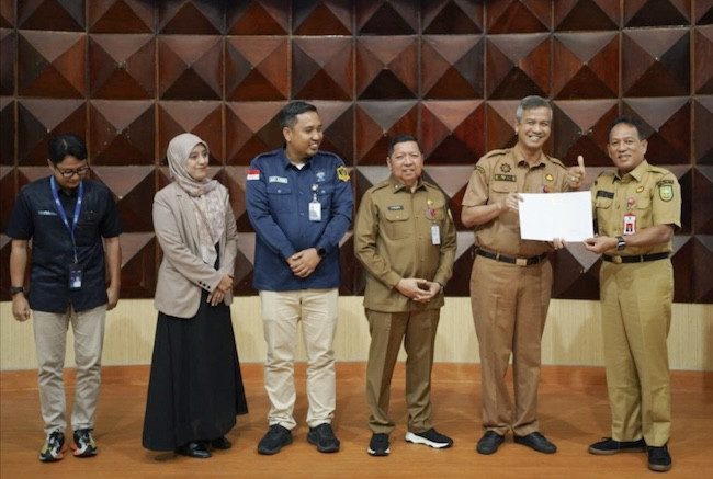 Momen Haru Penyerahan SK Pensiun 83 PNS Riau: Tetap Mengabdi di Masyarakat