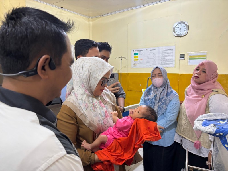 Tangisan Tengah Malam, Bayi Laki-laki Ditemukan di Teras Rumah Warga Pekanbaru