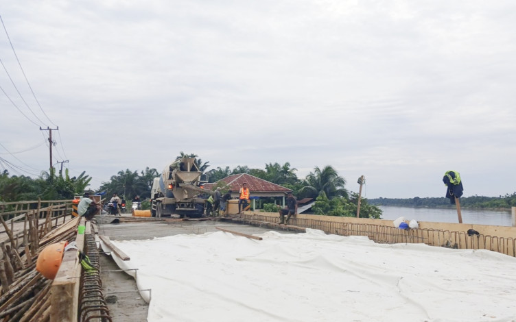 Progres Perbaikan Jembatan Sei Sekayan Deras Inhu Sudah 75 Persen, Siap Dilintasi Juli