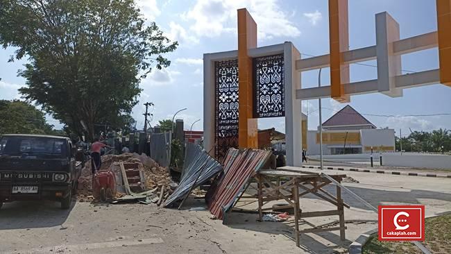 Halte Bus TMP di Jalan Arifin Achmad Dibongkar, Disusul Pembangunan Halte Baru