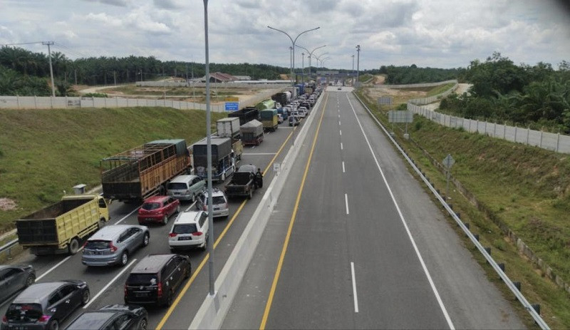 Hari Pertama Berbayar, Terjadi Kemacetan di Gerbang Tol Pekanbaru