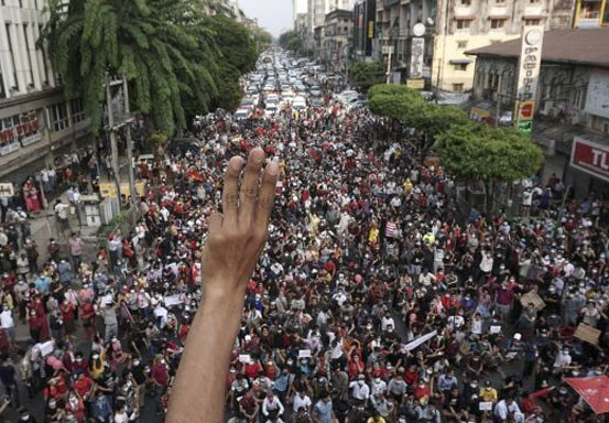 Pemuda Myanmar Buat Buletin 