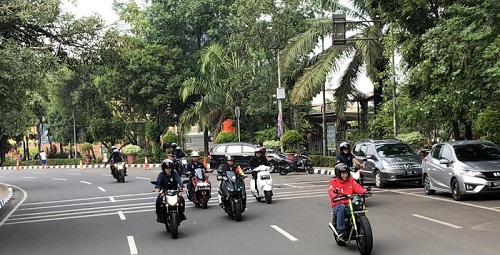 MK Gelar Sidang 'Jokowi Tak Nyalakan Lampu Motor di Siang Hari Tidak Ditilang'