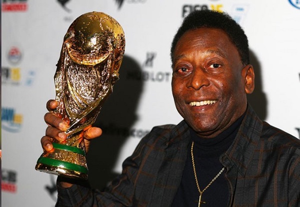 Ambruk, Pele Dilarikan ke Rumah Sakit