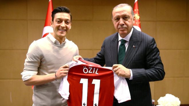 Erdogan: 'Sikap rasis terhadap Mesut Ozil tidak bisa diterima'