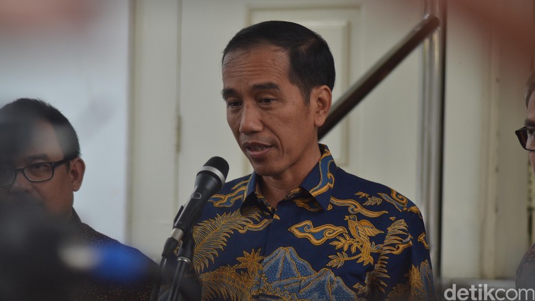 Sabtu Dini Hari, Jokowi Gelar Jumpa Pers
