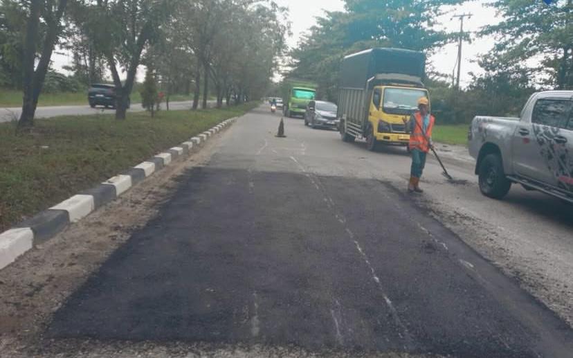 Pemprov Riau Tambal Sulam Jalan Berlubang di Pekanbaru, Overlay Segera Dilakukan