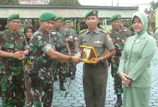 20 Prajurit TNI di Inhu Naik Pangkat