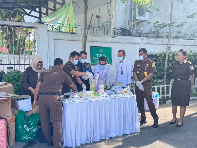 Pemusnahan Barang Bukti 881 Perkara, Kejari Pekanbaru Tegaskan Komitmen Penegakan Hukum