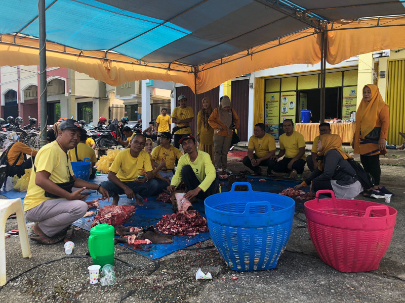 DPD II Partai Golkar Pekanbaru Kurban 4 Ekor Sapi
