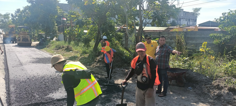 Parisman Ihwan Tinjau Pengaspalan Hotmik Jalan Pemuda, Ini Pesannya Kepada Warga