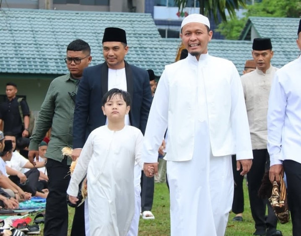 Iduladha di Bukit Raya, Agung Nugroho Gaungkan Pekanbaru Bersih dari Sampah