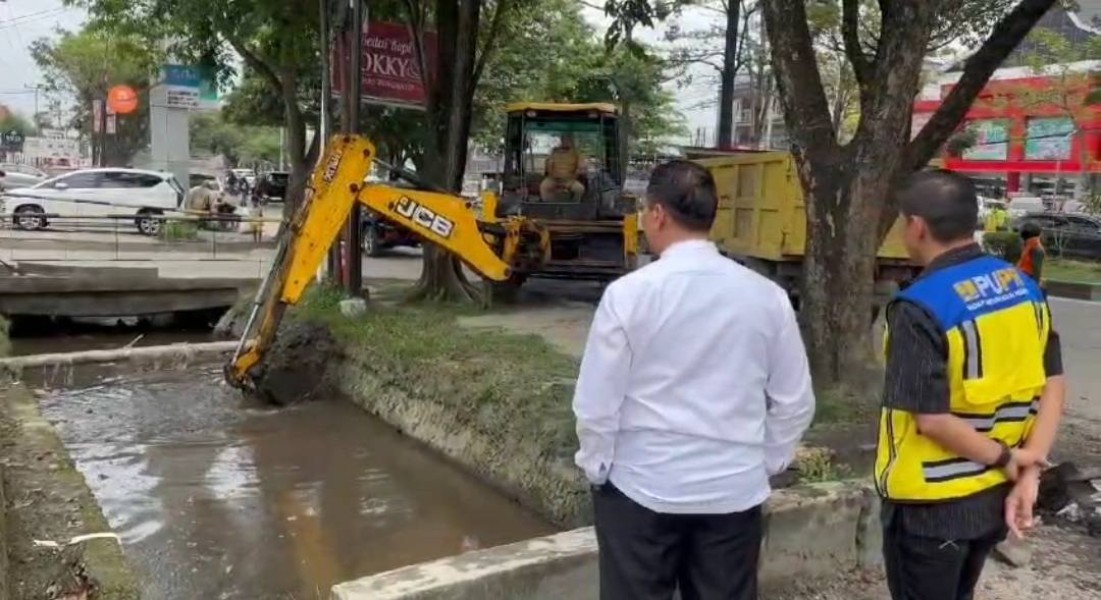 Wawako Pekanbaru Pastikan Normalisasi Drainase Jalan Arifin Ahmad Berjalan Lancar