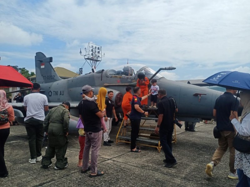 Rsn Open Base Pekanbaru: Warga Antusias Saksikan Pesawat Tempur F-16 dan Atraksi Militer