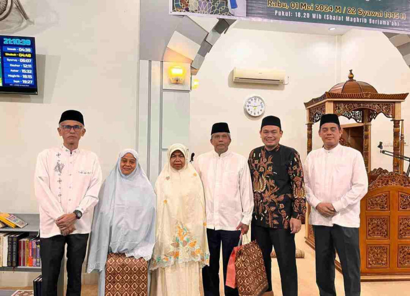 Puluhan Jamaah Haji Dilepas dengan Penuh Harapan oleh Wakil Ketua DPRD Nofrizal