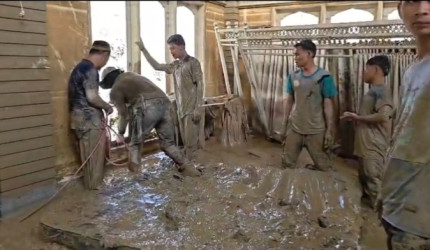 Dikirim Plt Gubernur Riau, Satpol PP Bantu Korban Bencana Aceh hingga Bersihkan Masjid