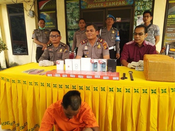 Suami Ditangkap karena Bobol Toko Ponsel, Istri Bawa Kabur Sisa Hasil Curian