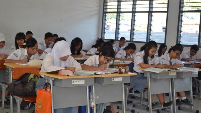 Disdik Riau Bentuk Tim Pengadaan Seragam Sekolah Gratis untuk SMA/SMK/SLB