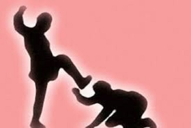 Oknum Jaksa Ini Hajar Terdakwa tak Berdaya dengan Tendangan Ala Kungfu