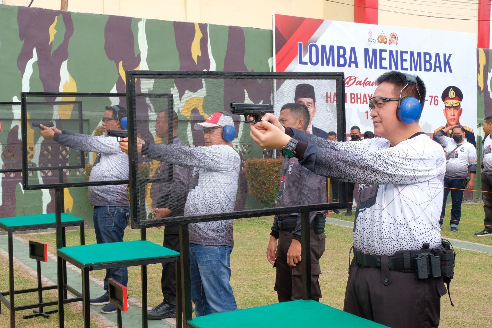 Sambut Hari Bhayangkara Ke-76, Polda Riau Gelar Lomba Menembak Bersama Jurnalis