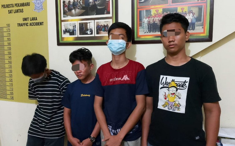 Polisi Langsung Bertindak Viral Video Remaja Pekanbaru Standing Motor Cuma Pakai Celana Dalam