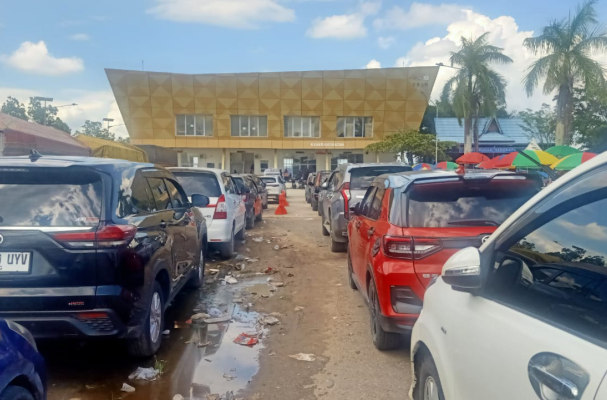 Antrean Panjang di Pelabuhan Buton Siak: Kendaraan Tujuan Batam Terjebak 3-4 Hari