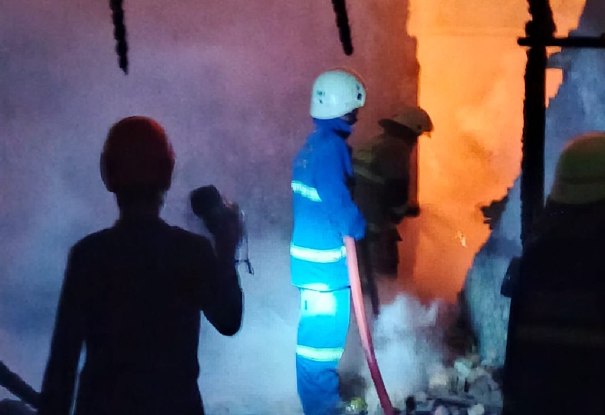 Kebakaran Hebat Landa Rumah di Tangkerang Selatan Pekanbaru, Satu Unit Ludes