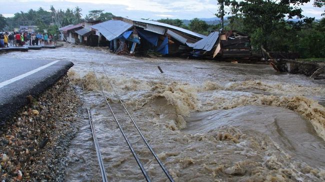 Banjir Bandang Terjang Sigi Sulteng, Ratusan Warga Mengungsi