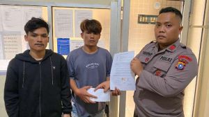 Diduga Terobos Lampu Merah, Mobil Dinas Brimob Tabrak Motor di Pekanbaru