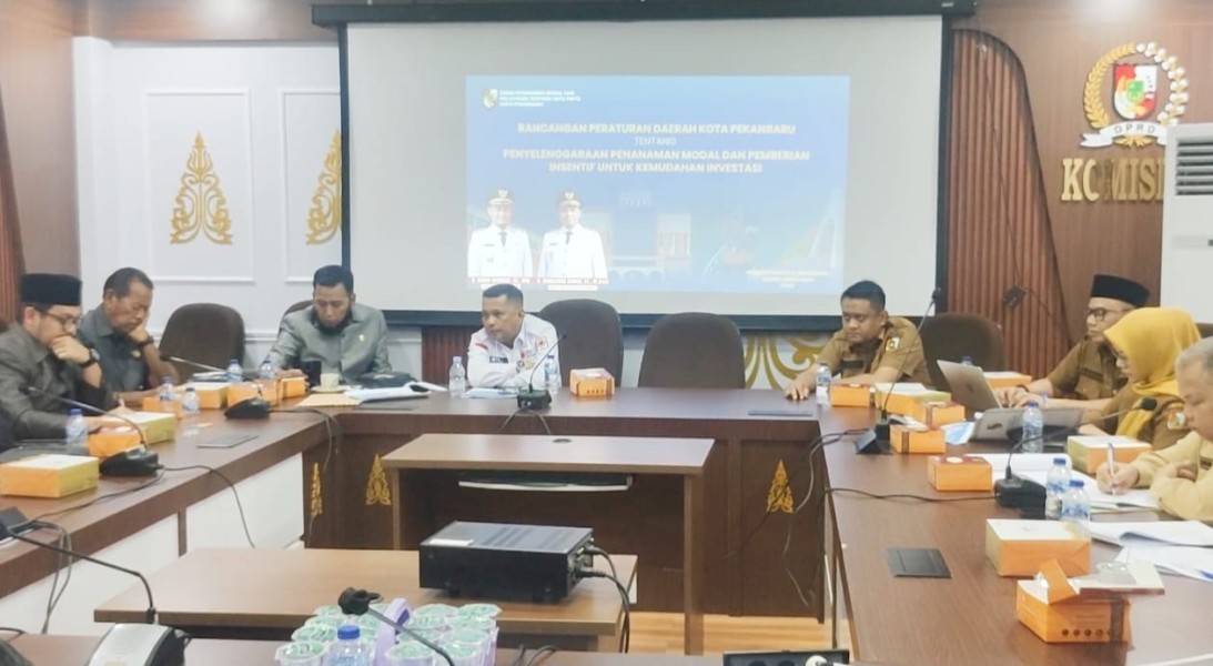 DPRD Pekanbaru Bersama OPD dan Tim Ahli Bahas Ranperda Insentif Investasi dan Percepatan Perizinan