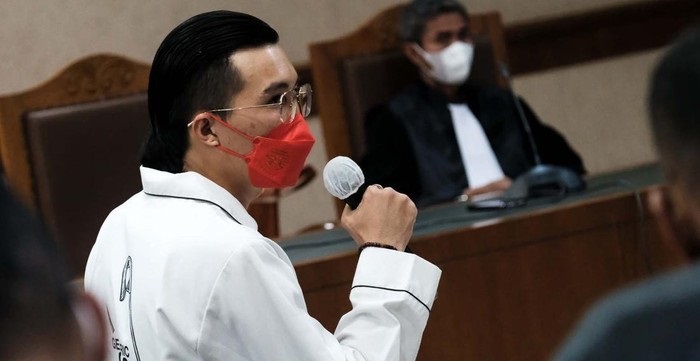 dr Tirta di Sidang Jerinx: Adam Deni Bilang Dibekingi 9 Naga