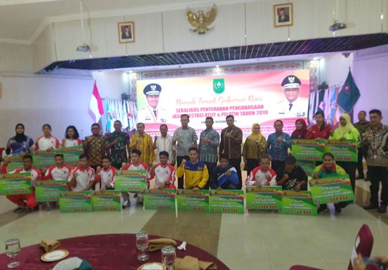316 Atlet dan Pelatih Berprestasi Dianugerahi Penghargaan oleh Pemprov Riau