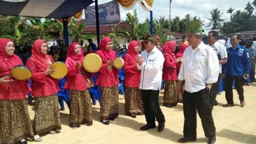 Sampai di Duri, Cawagubri Rusli Effendi Disambut Musik Rebana Ibu-ibu Kelurahan Raja Sakti