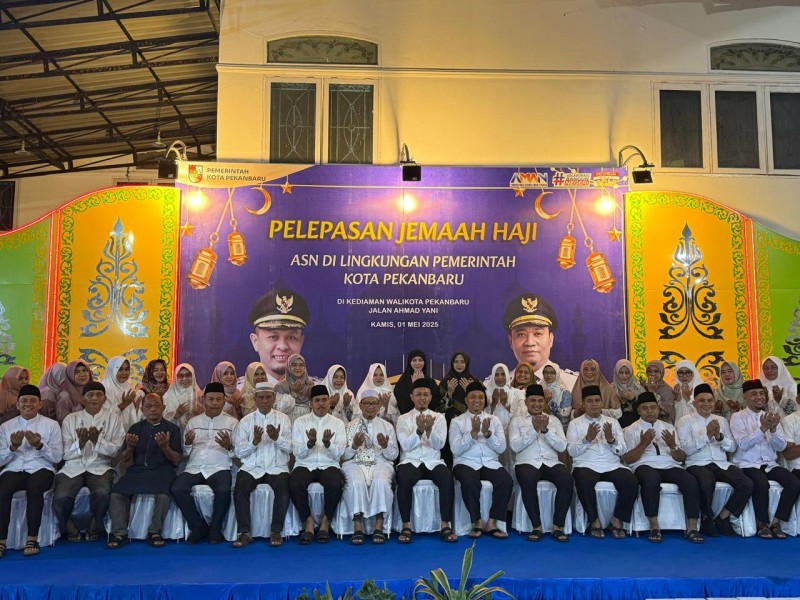 Haji 2025: 57 ASN Pekanbaru Berangkat, Wali Kota Agung Nugroho Sampaikan Haru