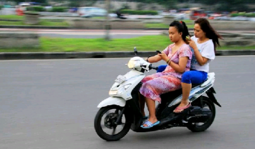 Awas! Jangan Genggam Handphone Saat Dibonceng, Seperti Remaja di Pekanbaru ini, Akibatnya...