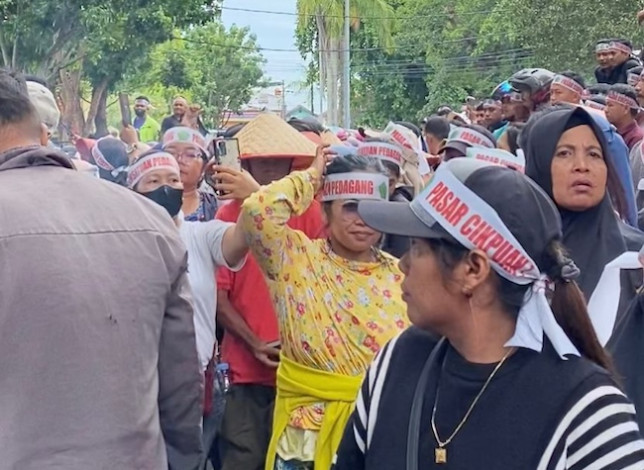 Ratusan Pedagang Cik Puan Demo di Polda Riau, Tuntut Realisasi Janji Agung Nugroho