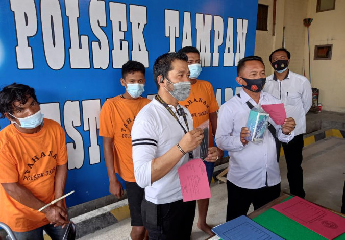 Dua Sekawan Nekat Maling Handphone di Dalam Mobil, Padahal Sopirnya Ada