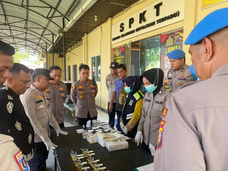 Wakapolres Kampar Pimpin Tes Urine, Seluruh Personel Dinyatakan Bersih